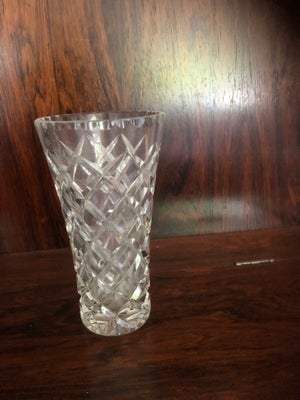 Vase, “ Krystal” vase, Vase “krystal” sælges. 15 cm høj