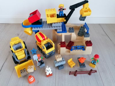 Lego Duplo, Stenbrud Nr5653, Kran, Traktor, Cementblander samt mange forskellige figurer og klodser
