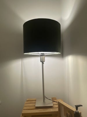 Sengelampe, Grøn lampshade 33cm 

Sælges sammen med pære :) 

Bordlampe, skrivebordslampe, sengelamp