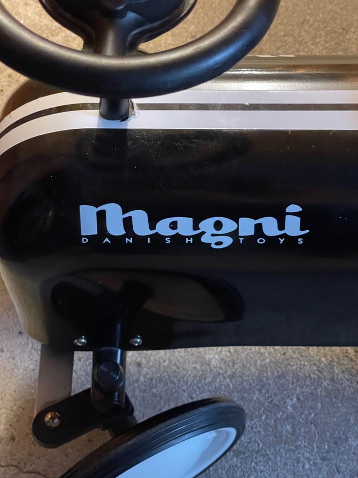 Magni gåbil sort, Magni