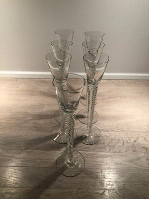 Glas, snapseglas, Holmegaard, snoet fod 22 cm høje - fejlfri - 7 stk

pris pr stk kr 175