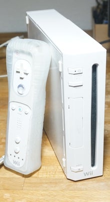 Nintendo Wii, Nintendo Wii med en controller, sensor og strømkabel. Konsollen er testet og virker so