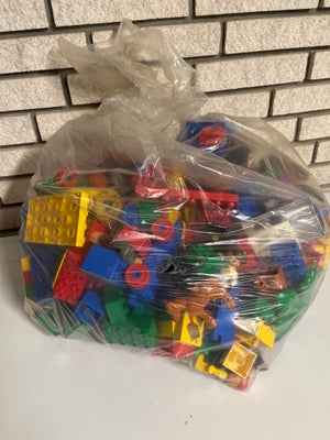 Lego Duplo, 5 kg fint Lego. 
Fra røgfrit hjem. 
Brugt til 1 barn. 