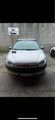 Peugeot 206, 1,4 HDi, Diesel, 2004, km 278000, nysynet, 5-dørs, PRISEN KAN FORHANDLES. 

Sælger min 