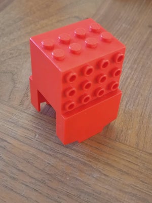 Lego Tog, 6399, Cover til motor fra monorail sæt 6399.

Kan sendes eller afhentes i KBH SV.

Prisen 