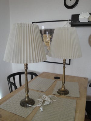 Lampe, Lene Bjerre Design

H 70 cm med skærm
Skærm - diameter bund 35 cm

Begge to 1000 kr


Leverin