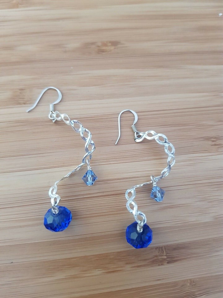Øreringe, bijouteri, Snoede øreringe med blå perler