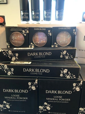 Makeup, Blandet, Dark Blind, Lille rest salg af Dark Blond Makeup 
Parfume og parabener fri. 

4 Loo