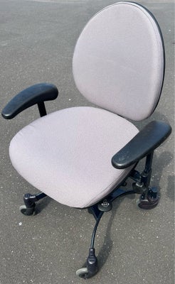 Kontorstol ergonomi tango 100, Arbejdsstol fra Vela , model tango 100.
Gode funktioner , baghjul kan