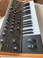 Synthesizer, Moog Subsequent Subsequent 37