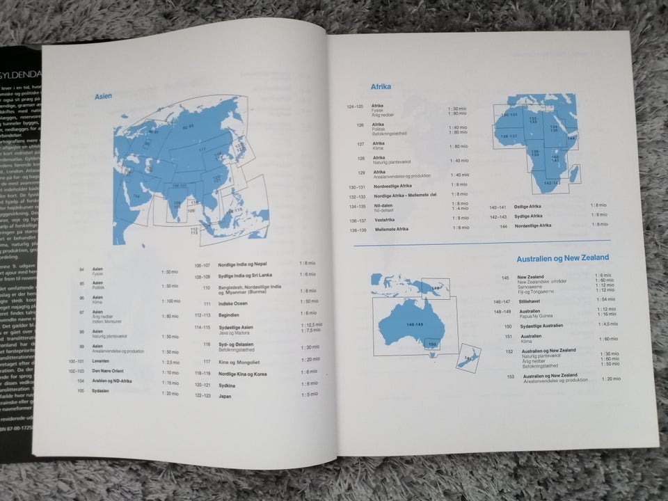 Gyldendals Atlas. Verdensatlas med 192 kortsider,