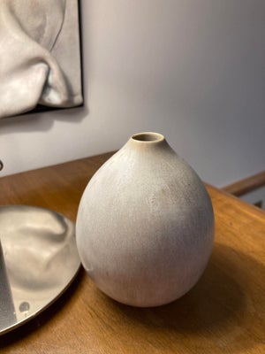 Keramik, Vase, Saxbo, Skøn lille Saxbo vase sælges. 

Udført i den fineste changerende råhvide glasu