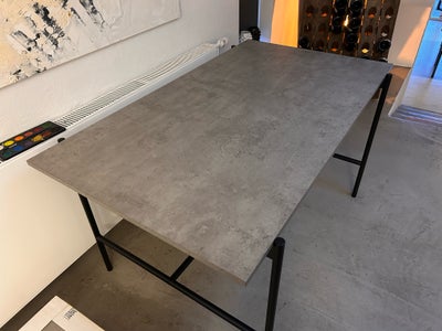 Spisebord, Malamin, JYSK, b: 80 l: 140, Terslev spisebord i beton look fra Jysk Mål: B80 x L140 x H7