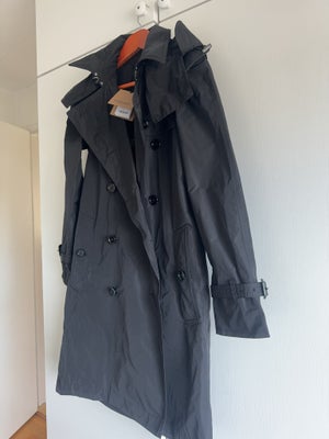 Trenchcoat, str. 36, Burberry,  Sprt,  Ubrugt, Helt nye, flot Burberry trendcoat
Det er vandafvise m