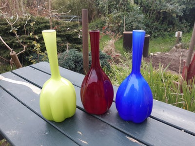 Glas, Vaser, 6 furede/flere farver, se opslag, Elme Glasbruk, <1970.

---

TV: Flaskevase, 6 furer, 