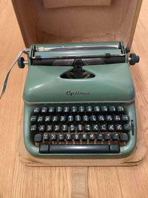Skrivemaskine, Skrivemaskine, Smuk, turkisfarvet skrivemaskine fra Optima. Står flot med tilhørende 
