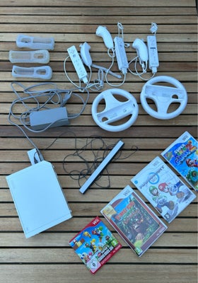 Nintendo Wii, Nintendo Wii med 4 spil og 3 controllere samt to rat til Mariokart. Selve afspilleren 