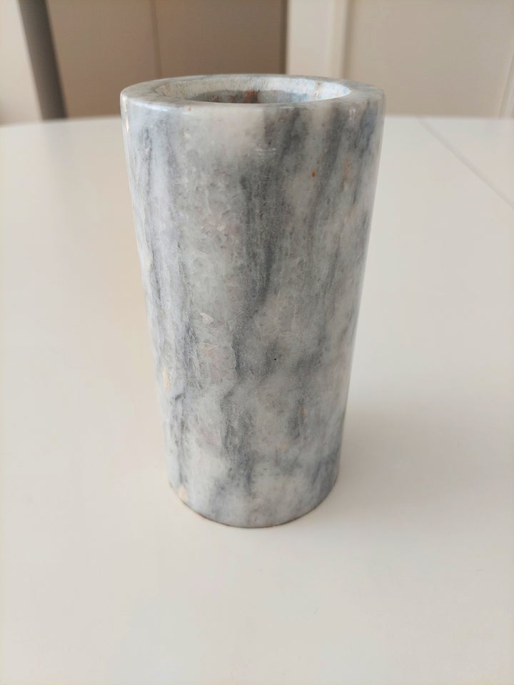 Andet, Vase