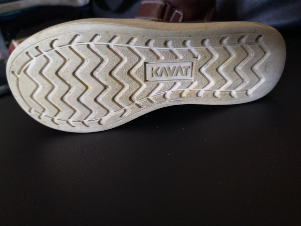 Loafers, str. 32, Kavat