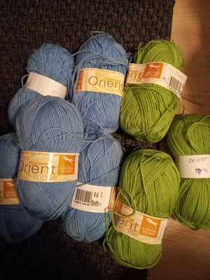 Garn, Orient, 2 ngl grønt +40 g = 40 kr
4 ngl  blåt +,40 g = 75