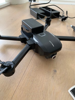 Drone, Yuneec Mantis Q, Fuldt funktionsdygtig med helt nyt batteri, controller, oplader (til 3 batte