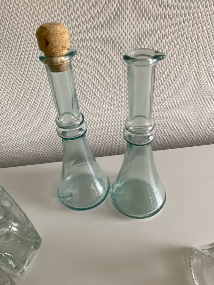 Glas, 19 glasflasker til olie-eddike