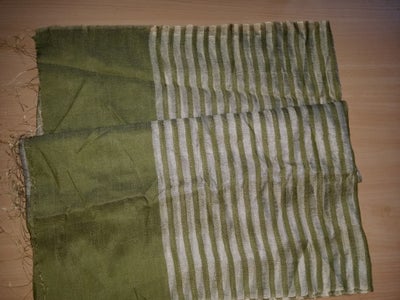 Tørklæde, Ukendt, str. 200 cm X 75 cm, Tørklæde 	
Størrelse: 200 cm X 75 cm
Materiale: Silke
Helt ny