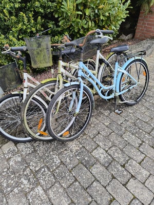 Pigecykel, anden type, andet mærke, Sælger disse cykler.
100 kr for de tre andre cykler tilsammen,
D