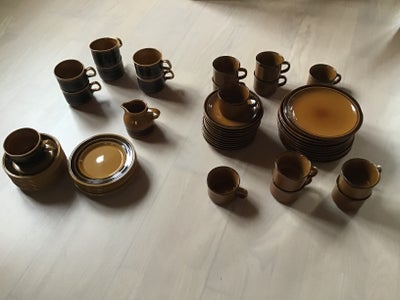 Keramik, Kaffestel, Irma, Det til venstre er købt i Irma, 12 kr. pr. Del. Flødekande 50 kr. begge st