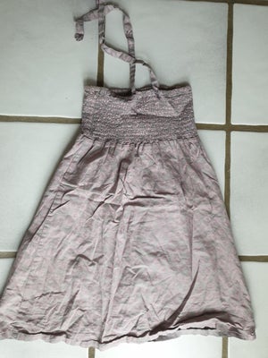 Kjole, 116, sommerkjole, str. 116, Mega sød kjole med fint mønster.

Passer til pige på 4-6 år.

Jeg