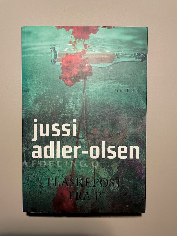 Se tekst og billeder, Jussi Adler-Olsen, genre: krimi og