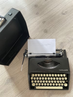 Skrivemaskine, Adler Tippa S Skrivemaskine, Fin skrivemaskine, står i fin stand