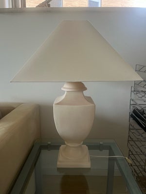 Lampe, 2 identiske beige bordlamper af ler.

Sælges separat eller samlet 

400 kr pr stk

600 kr for