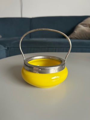 Glas, Sukkerskål, Vintage, Fin sukkerskål i den fineste gule farve.

Ø: 10 cm
H: 5,5 cm uden hank

G