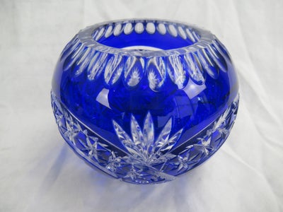 Glas, Bøhmisk Krystal Kugle Vase 10 cm, Kobolt blå Bøhmisk krystal kuglevase.

Vasen måler 10 cm i h