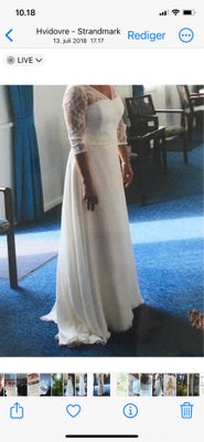 Brudekjole, str. 36, Næsten som ny, Super smuk brudekjole , hånd syet knapper , 1/2 sol skørt , rens