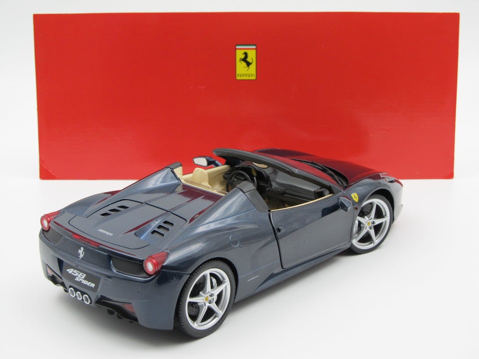 Modelbil, 2011 Ferrari 458 Spider, skala 1:18