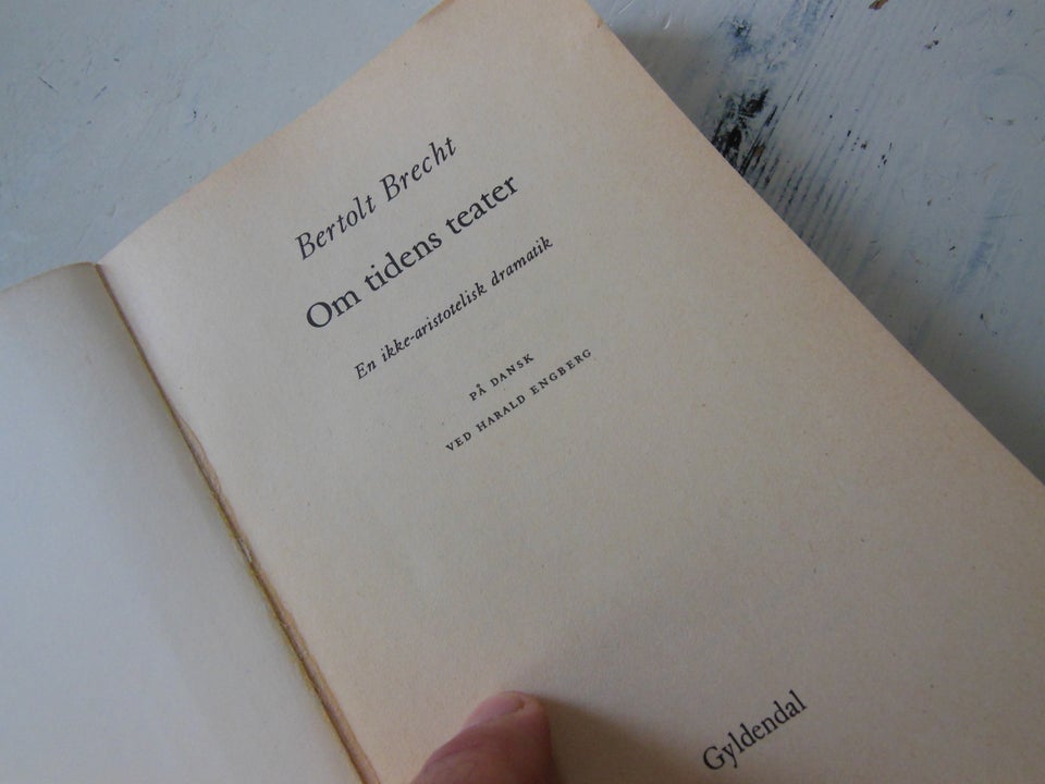 Om tidens teater, Bertolt Brecht, emne: kunst og kultur