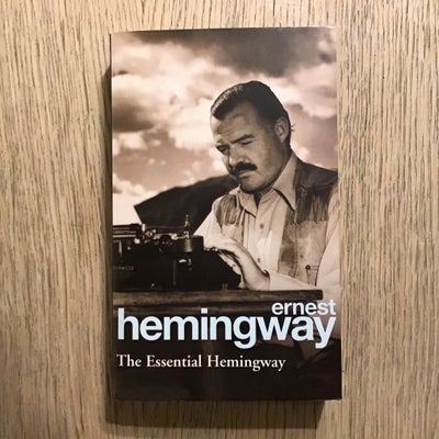 The Essential Hemingway, Ernest Hemingway, genre: anden kategori, English paperback - brand new. Ny 