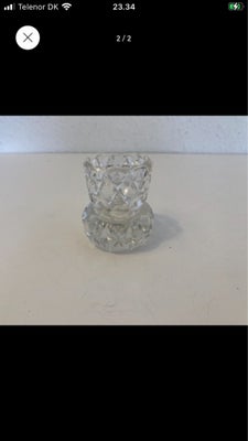 Vase, Lille glas vase vintage, Lille Glasvase krystal?
Ca 7 cm Vase i klart glas I yderst fin stand.