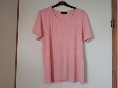 T-shirt, Stine goya, str. 42, Rosa lyserød , Næsten som ny, Rosa Stine Goya kortærmet t-shirt med ri