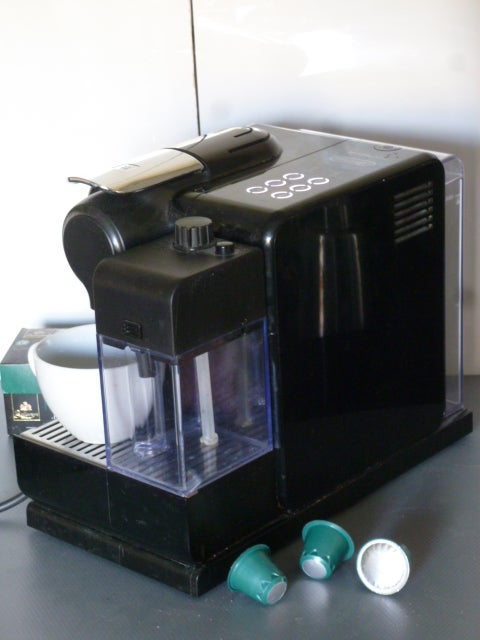 elefant Knurre Marquee Sort Espressomaskine / Kaffemaskine, DeLonghi Nespresso Lattissima Touch  F511 (1400 W) – dba.dk – Køb og Salg af Nyt og Brugt