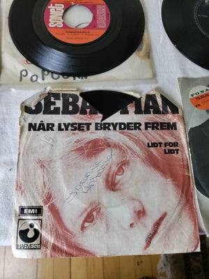 Single, Sebastian,cæsar,peterbelli o.a, Div., Pop, 23 div danske singler fra 1960- 70's. Prisen er e