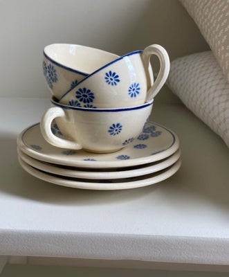 Keramik, Kopper, Fine kopper og underkopper med blomstermotiv
Obs kun 2 sæt.