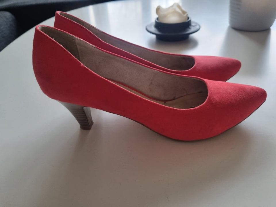 Pumps, str. 39, Tamaris