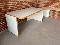 Arbejdsbord, Diverse borde i bøg og hvid laminat