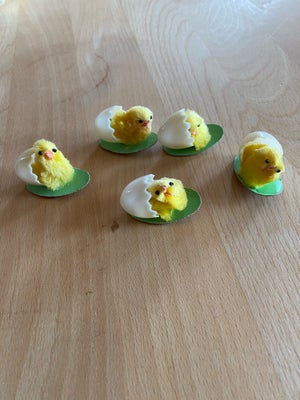 Andre samleobjekter, Påskepynt, Retro påskepynt
5 små kyllinger i plastik æggeskal
Sælges samlet for