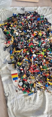 Lego andet, Blandet, Sælger 24 kg blandet lego i super fin stand ! 

Det er fordelt i 2 sække af 12 