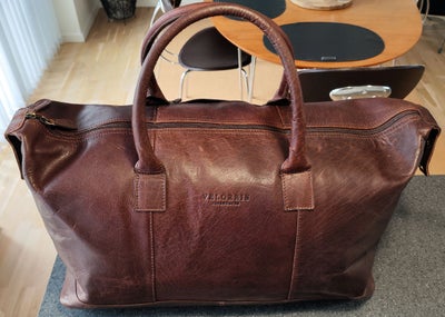 Rejsetaske, Velorbis® Copenhagen, b: 48 l: 22 h: 30, Denne lækre "vintage" taske i smuk kraftigt bøf