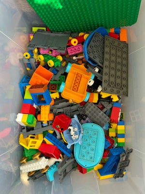 Lego Duplo, Kæmpe blandet samling af Duplo; togbane, togvogne, plader, figurer, dyr, karet, mange fo